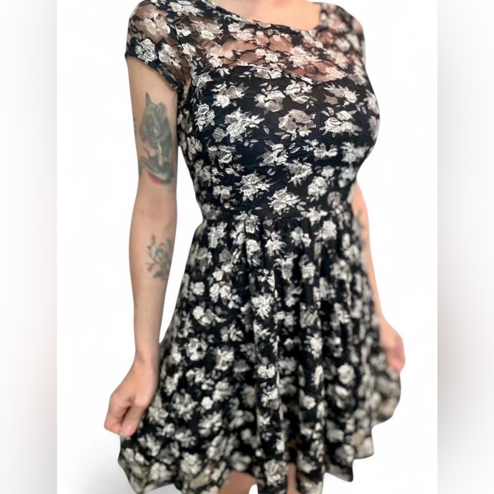 Wet Seal Black Floral Lace Lined A-Line Dress Short Sleeve Regular Size Medium